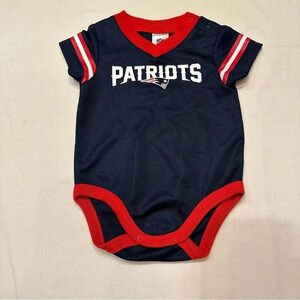 NFL TEAM APPAREL New England Patriots Bodysuit Size 0-3 month